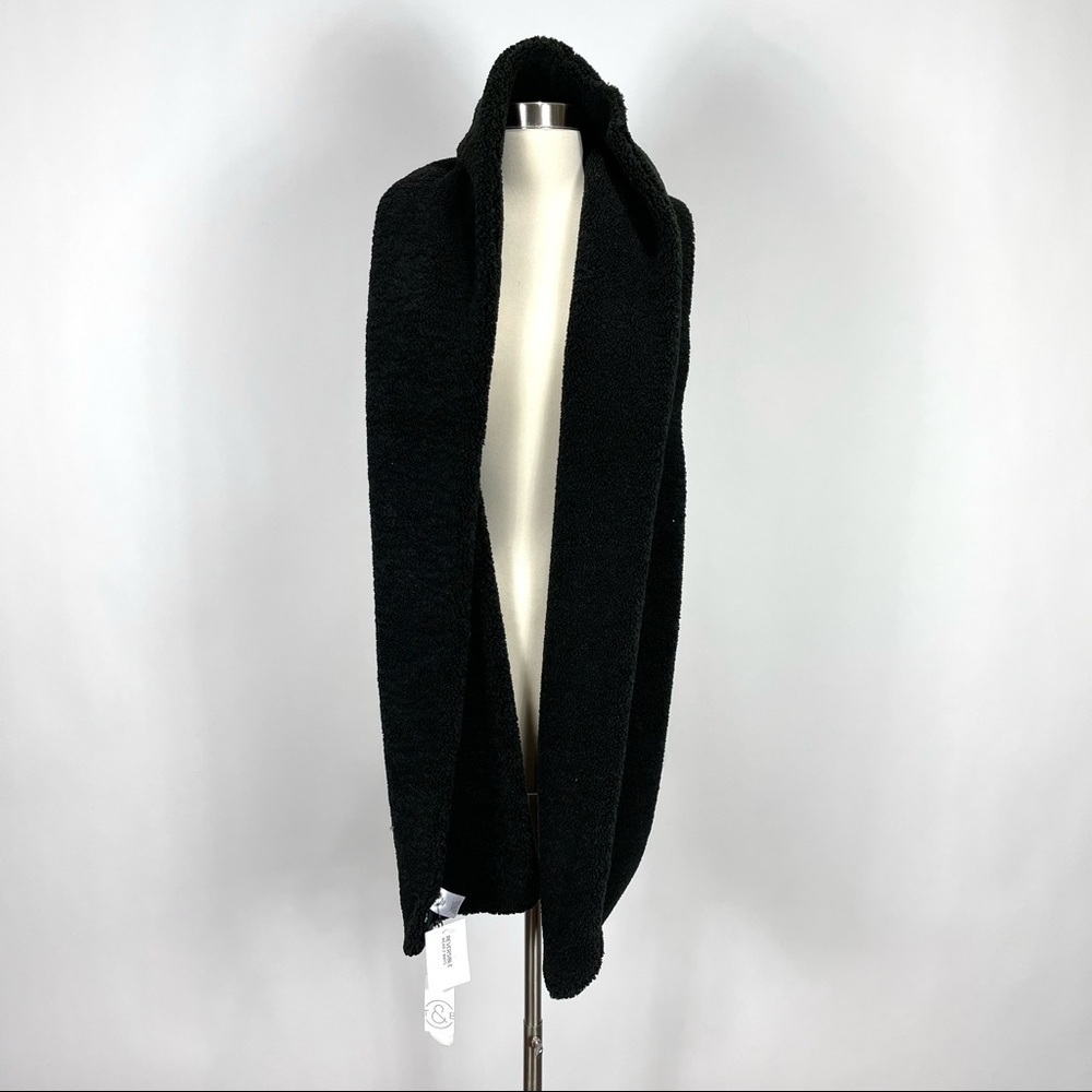 Treasure & Bond fleece scarf black